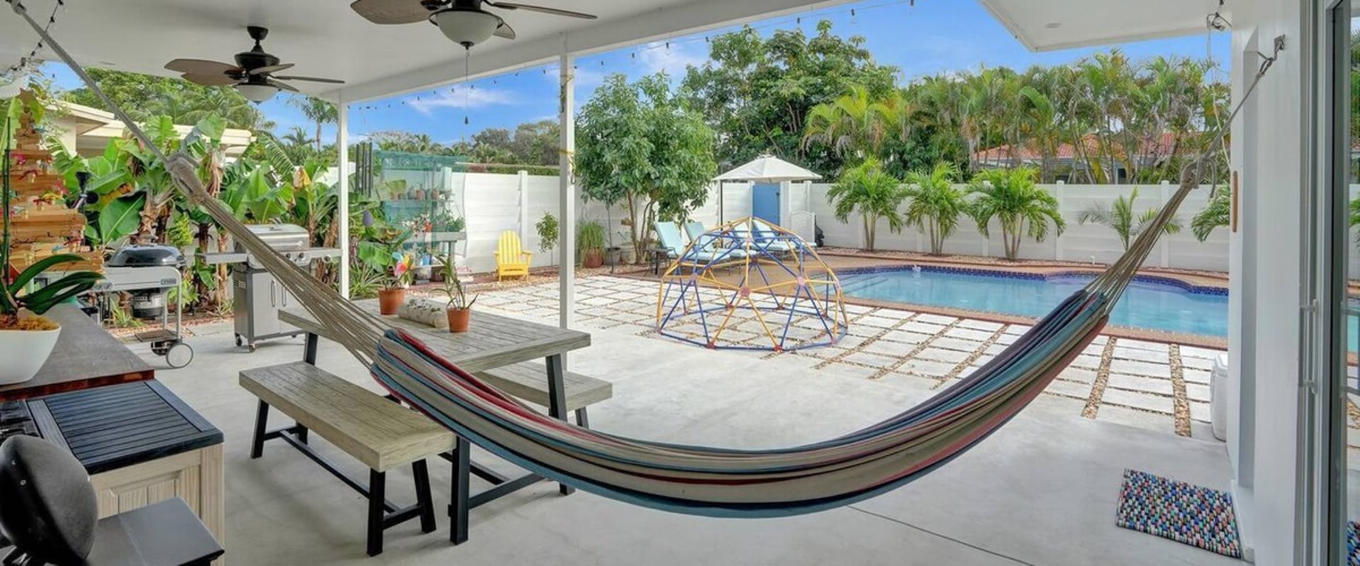 The Rise of Vacation Rentals in Hollywood, FL with Easy Access to Public Transportation
